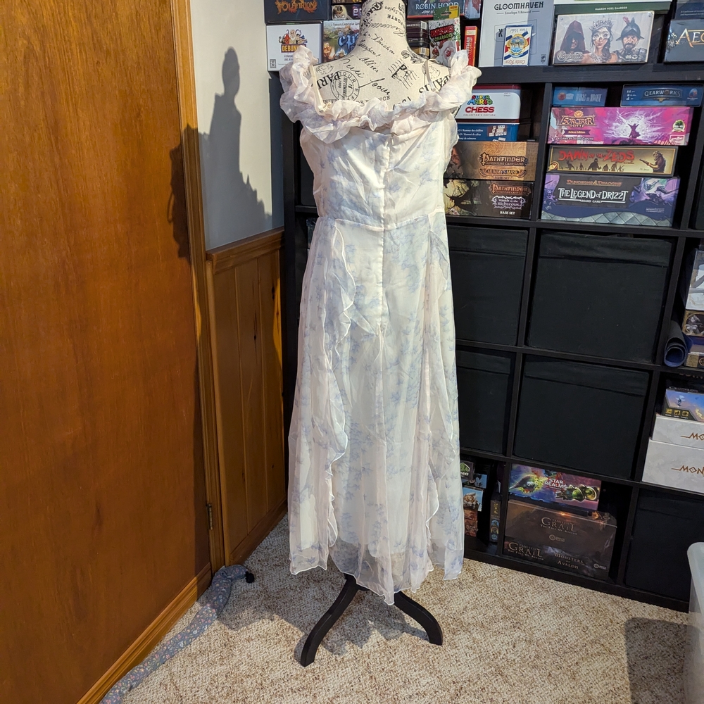 Size M Elegant Off-Shoulder Floral Maxi Dress with Ruffle Hem - Picture 8 of 16